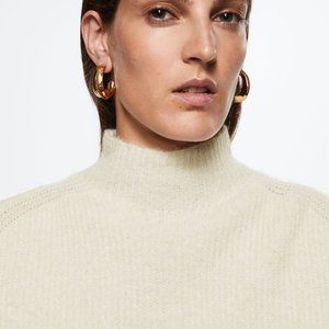 High collar sweater